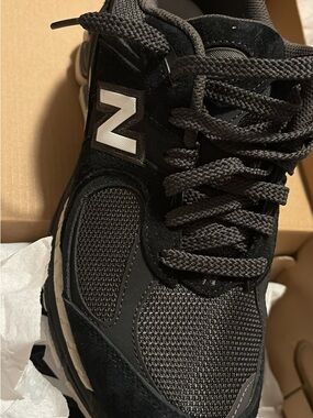 New Balance 2002R men’s 8 1/2 women’s 10